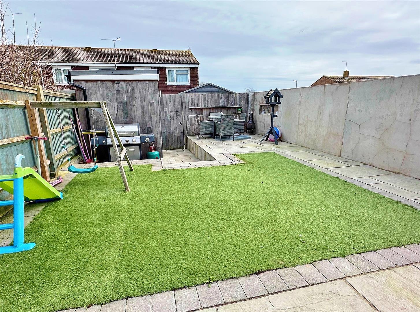 3 Bedroom House - End Terrace. Faversham Road in Eastbourne, East Sussex 15